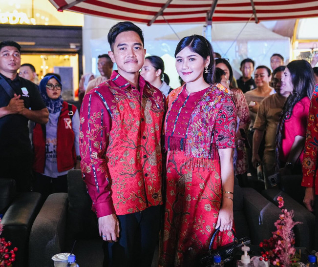 Ketum PSI Kaesang Pangarep dan istri Erina Gudono. (Instagram @erinagudono)